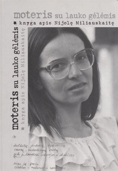 Knyga „Moteris su lauko gėlėmis“