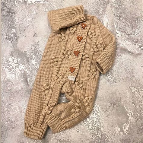 Rankų darbo kombinezonas naujagimiui