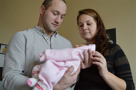 Naujagimis su ligoninės apyranke