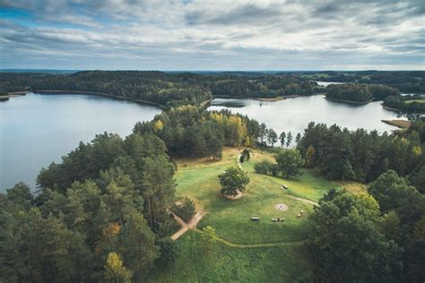 Ladakalnis ir ežerų panorama