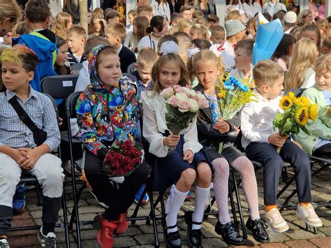 Vaikai švenčia Rugsėjo 1-ąją darželyje