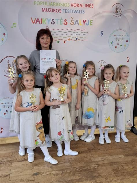 Vaikų vokalinės grupės „Mažosios žirniukės“ pasirodymas