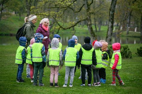 Vaikų lobio paieškos darželio koridoriuose