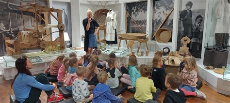 Vaikai Kretingos muziejuje edukacijos metu