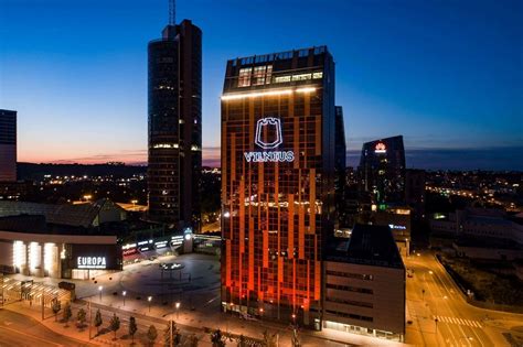 Vilniaus miesto savivaldybės pastatas ir jo aplinka