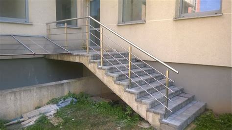 Lauko gaisrinių laiptų turėklai