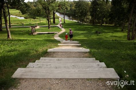 Pojūčių takas basomis