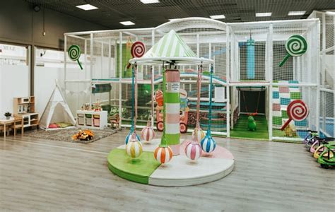 Vaikai žaidimų kambaryje 