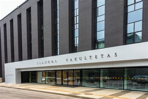 LSMU universiteto pastatas ir studijų aplinka