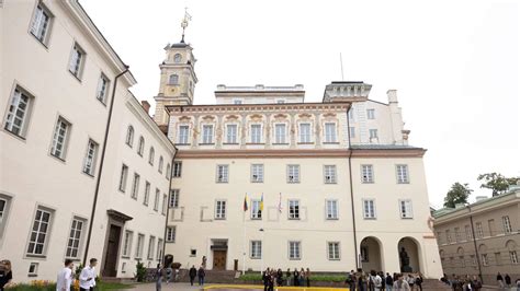 Privačios ir valstybinės įstaigos palyginimas