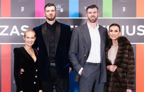 Broliai Lavrinovičiai su žmonomis ir vaikais