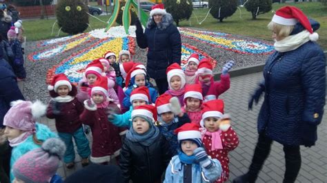 Eglė darželio kieme