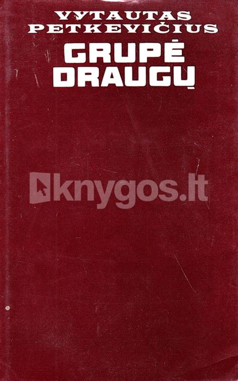 Draugų grupė, besijuokianti kartu