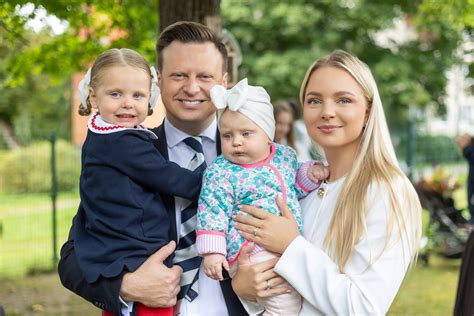 Vaikas pirmą kartą darželyje su auklėtoja