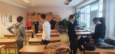 Akušerijos studentai praktiniame užsiėmime su simuliacine įranga