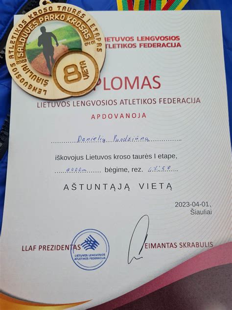 Diplomas ir medalis geriausiam studentui
