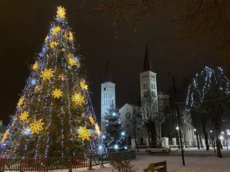 Kalėdinė eglutė miesto aikštėje