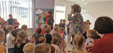 Vaikai, dalyvaujantys edukacinėje programoje