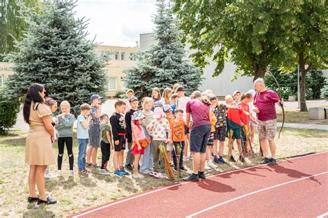 vaikai dalyvaujantys edukacinėse veiklose