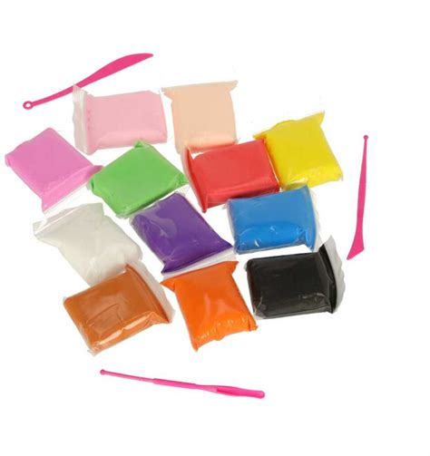 Įvairios lipdymo priemonės: plastilinas, molis, tešla