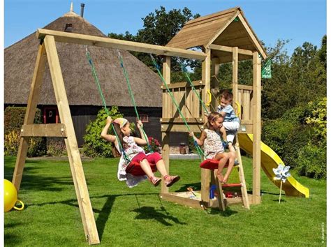 vaikai žaidžia lauko aikštelėje