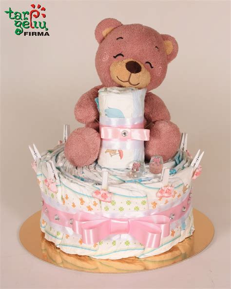 Dekoruotas sauskelnių tortas su žaisliukais ir kaspinėliais