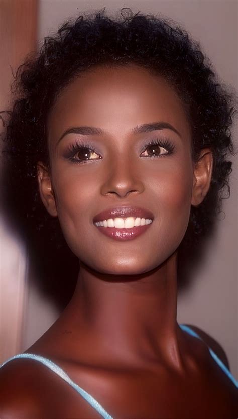 Waris Dirie darbo mados modeliu akimirkos