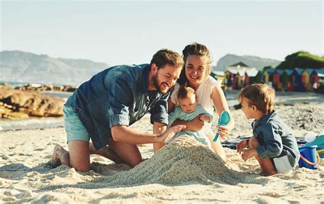 šeima atostogaujanti Maldyvų paplūdimyje