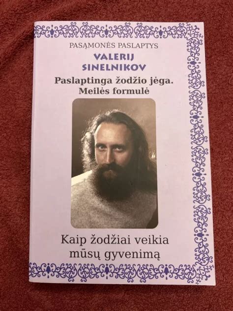 Sena, paslaptinga nuotrauka, atspindinti knygų atmosferą