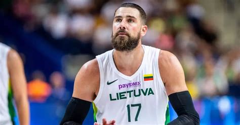 Jonas Valančiūnas pristato paramos fondą
