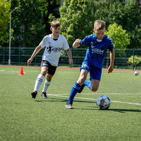 Vaikų futbolo treniruotė akademijoje