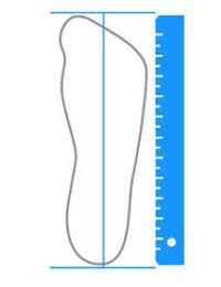 vaikiškos pėdos matavimas ant popieriaus lapo