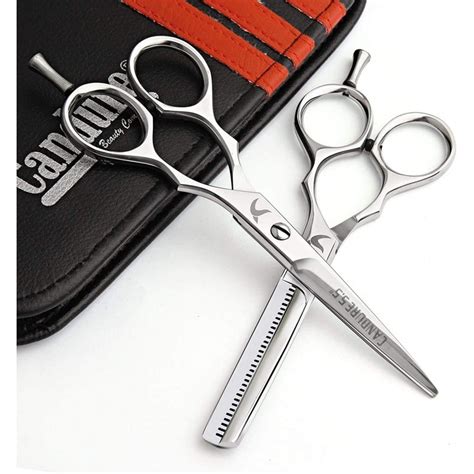 profesionalios kirpimo žirklės ir šukos