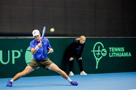 Simbolinė nuotrauka, vaizduojanti vidinę kovą ir atgimimą