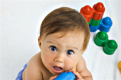 Kūdikis su autizmo požymiais