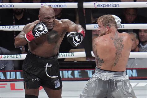 Jaunasis Mike'as Tysonas bokso ringe