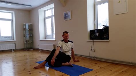 Ilja Laursas jogos užsiėmimo metu