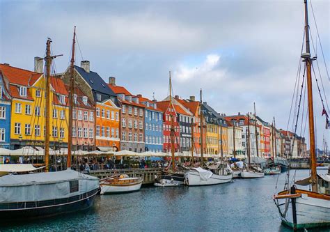 spalvingas Nyhavn uostas su laivais