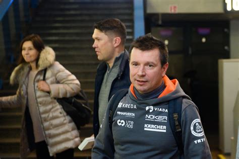 Antanas Juknevičius su šeima namuose