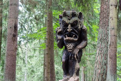 Raganų kalno skulptūros Juodkrantėje
