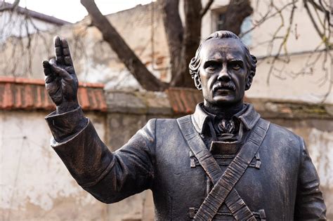 Pranciškonų vienuolynas kaime