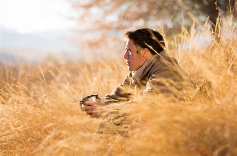 Žmogus medituojantis gamtoje