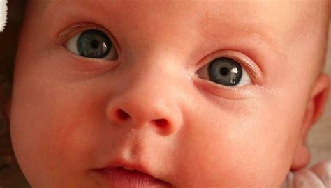 kūdikis valo nosytę