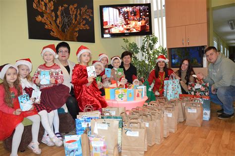 Vaikai, ruošiantys kalėdines dovanėles
