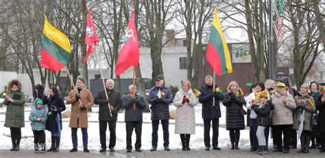 Trispalvės origami gėlės