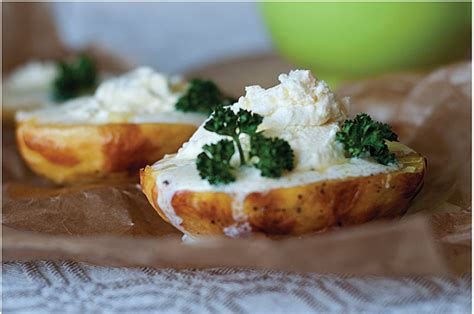 Tradicinis žemaitiškas kastinys su karštomis bulvėmis