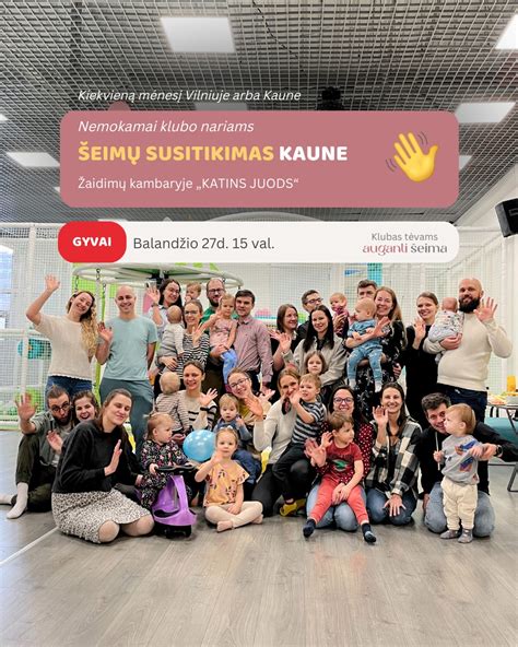 Šeima jaukiame kambaryje be ekranų