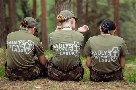 Lietuvos šaulių sąjungos logotipas ir jaunieji šauliai