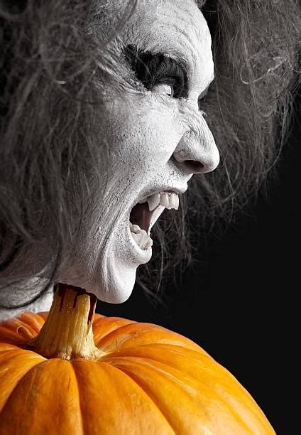 Zombiai, vampyrai ir raganos virtualiuose žaidimuose