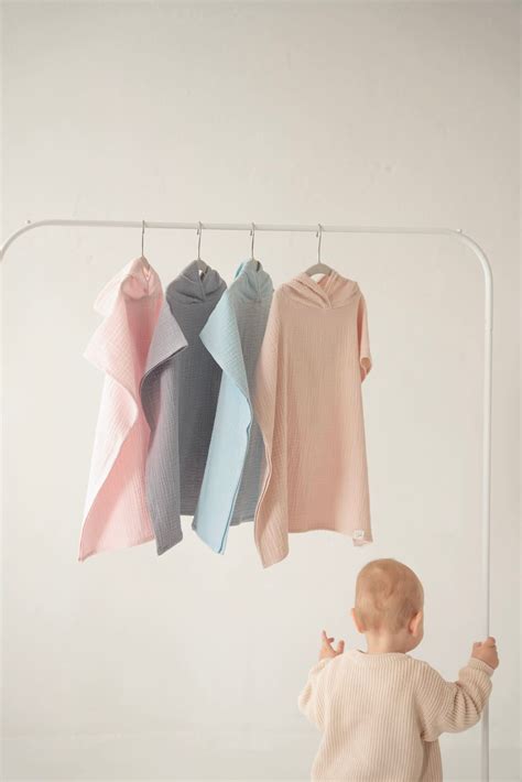 Rankų darbo vaikiški drabužiai